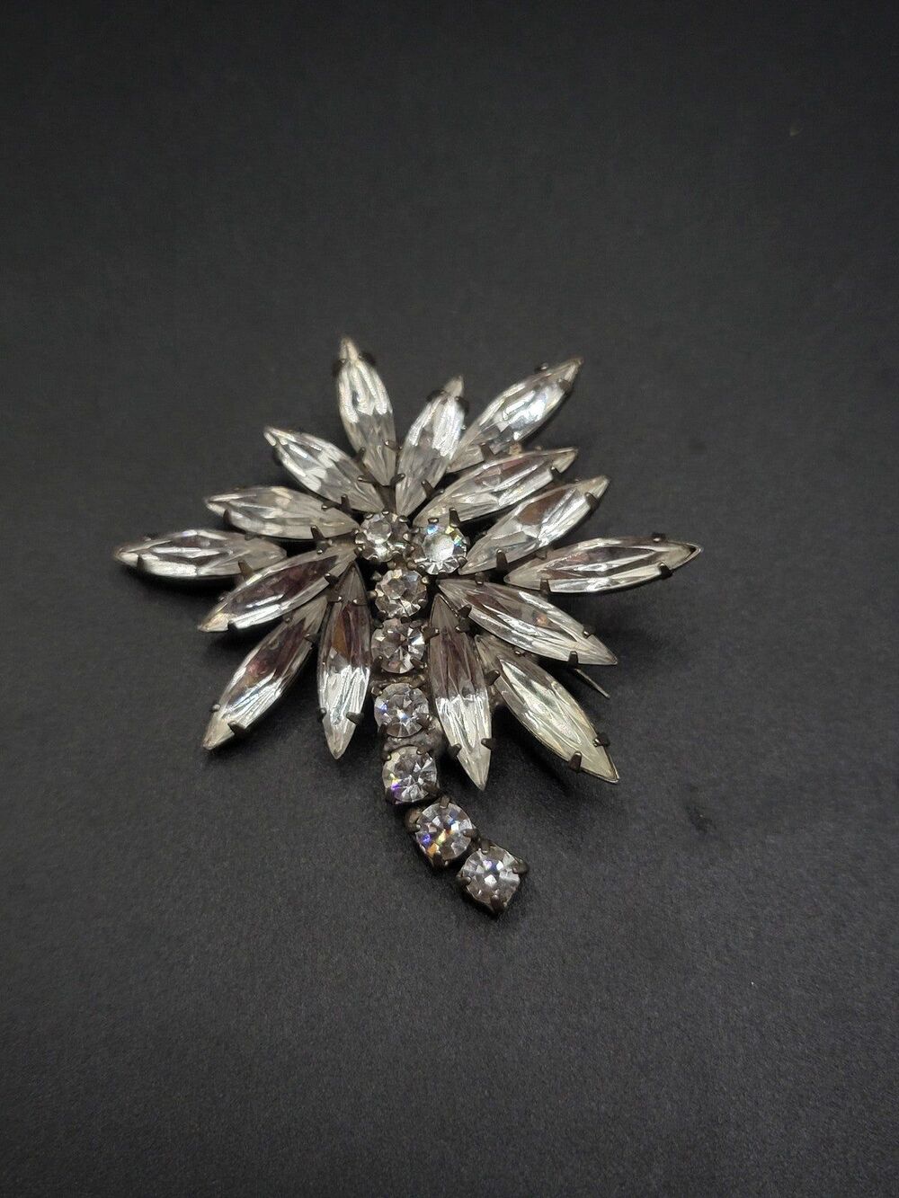 Vintage victorian clear rhienstone brooch - Picture 5 of 9